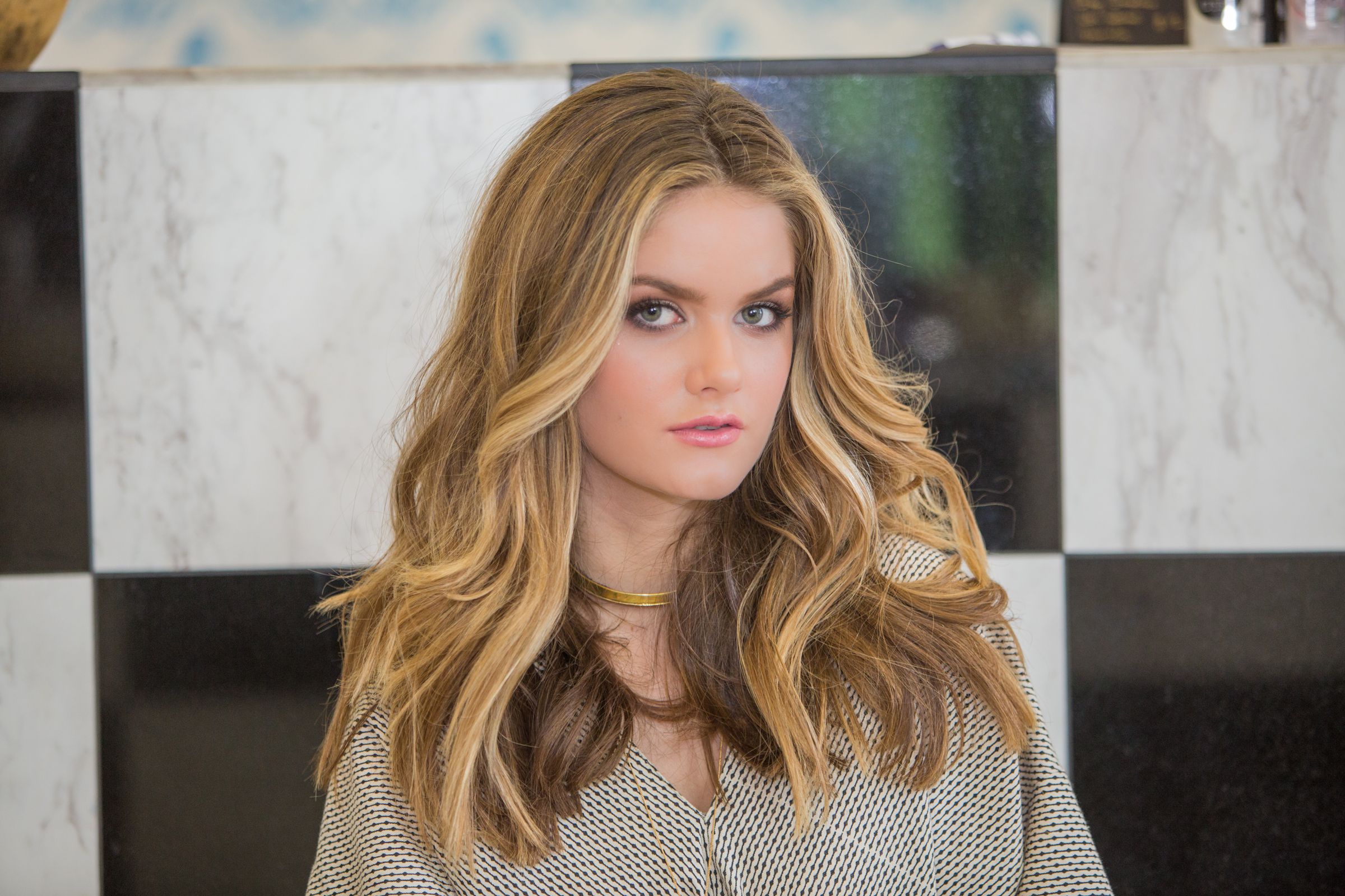 Get Beachy Waves in 5 minutes